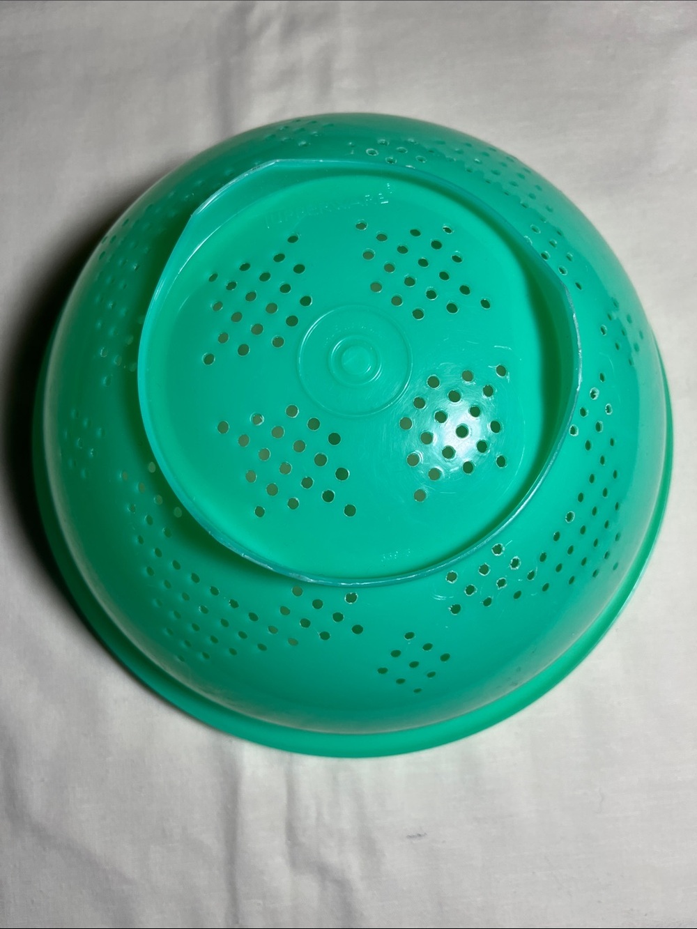 Tupperware VTG Green Plastic Colander - Picture 2 of 2